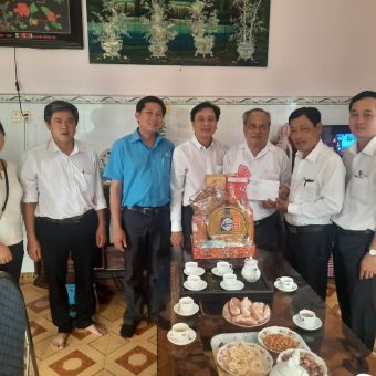 Thăm tặng quà và chúc tết cán bộ hưu trí ngành xây dựng